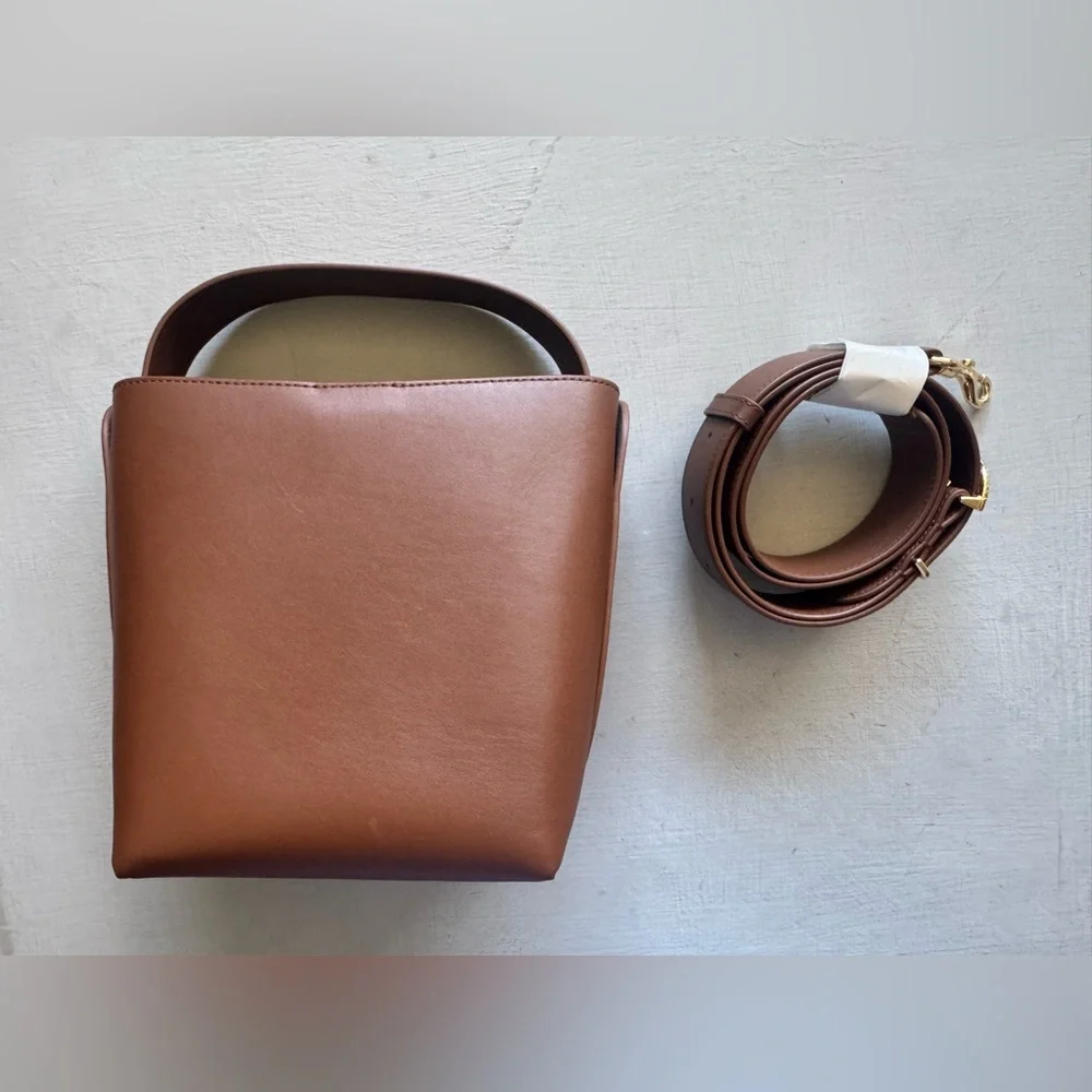 CUYANA Mini Linea Bucket Bag in Dark Chestnut Smooth Leather - Picture 4 of 9